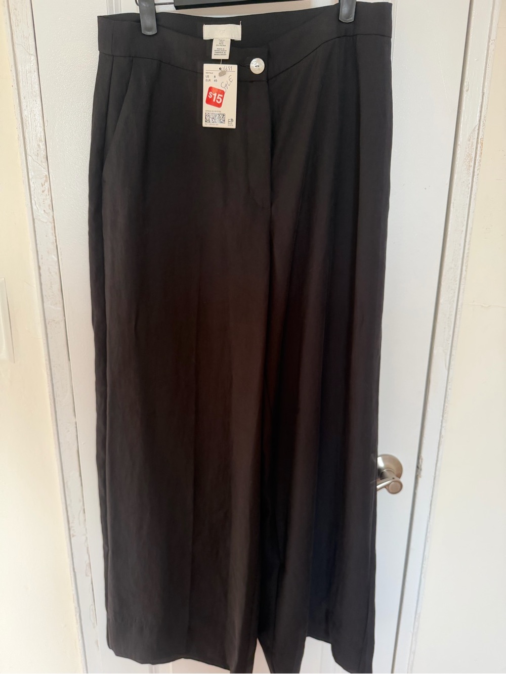 H&M Black Wide-Leg Trousers with Pearl Button